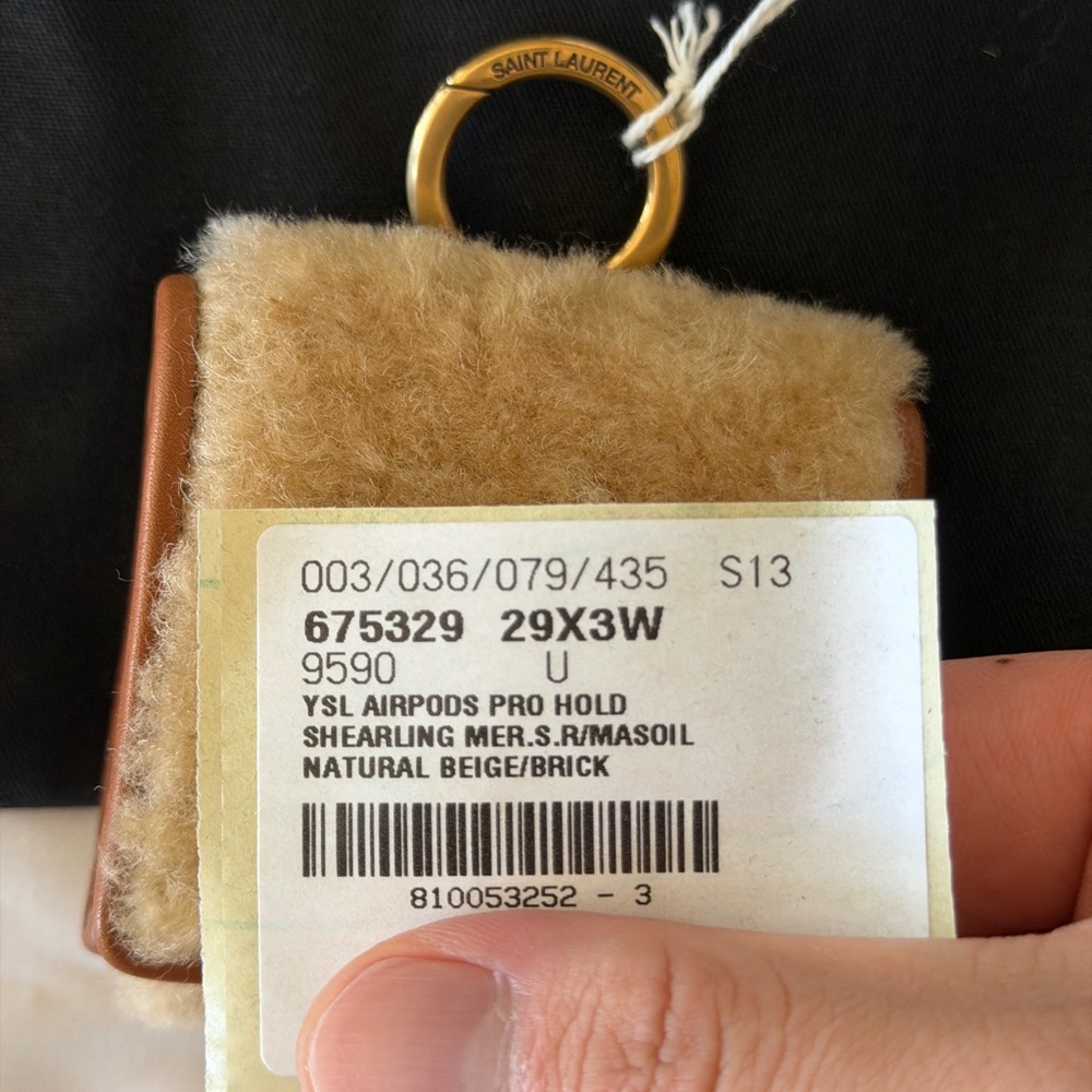 Saint Laurent AirPods Pro shearling case - Picture 4 of 5